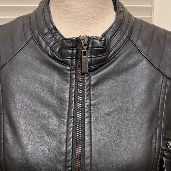 Apt 9 Faux Leather Moto Jacket in Black, Size Large, EUC - Picture 4 of 17
